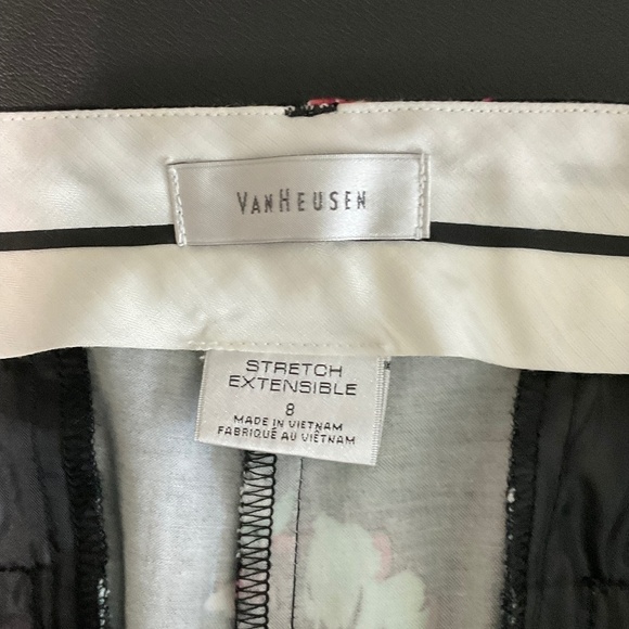 36- VanHeusen NWOT Black Floral Ankle Pants,  Slim Fit Size 8. Cotton Blend. - Picture 3 of 6